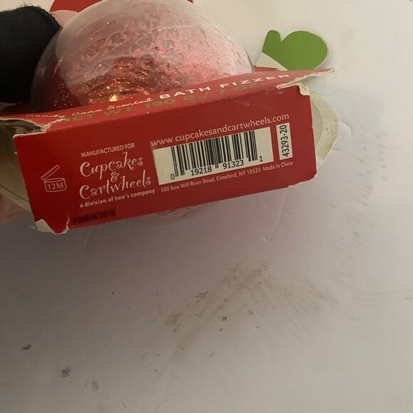 Cupcakes & Cartwheels Holiday Sparkle Candy Cane Scented Bath Fizzer 7 oz. - Picture 5 of 5